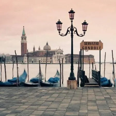 Charm - Close To Rialto And San Marco Διαμέρισμα Βενετία